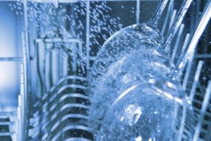Ultra Sani 6 - Genesis Canada Sanitizer and sanitization for low temperature dish machines, containing chlorine bleach for final rinse in dishmachines.