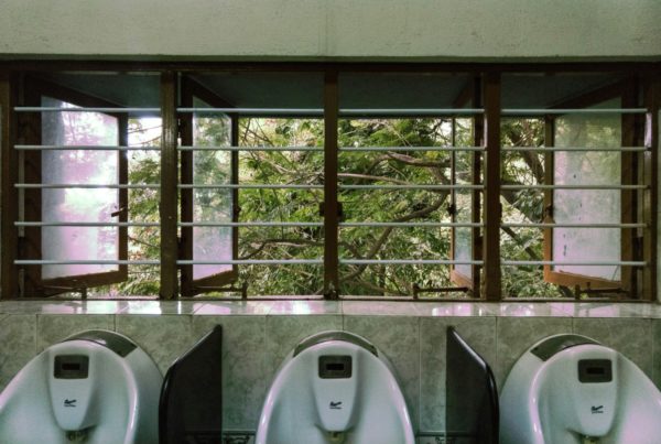 Bowl Clean - Genesis Canada Janitorial toilet and urinal cleaner. Acid based cleaning and rust removing for housekeeping.