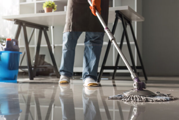 Mop & Glo - Genesis Canada - Neutral floor cleaner for mopping - gentle formula lemon lime scented