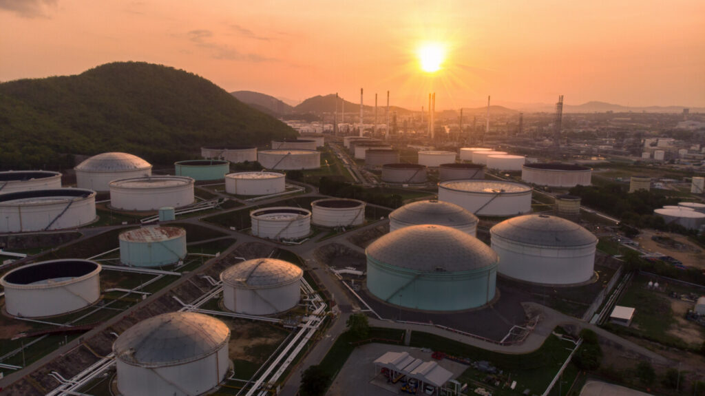 Maverick - Tank Cleaning Solvent for Asphaltenes & Paraffin | Maverick